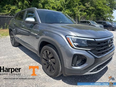 Used 2024 Volkswagen Atlas Cross Sport SE w/ Panoramic Sunroof Package FWD image 7