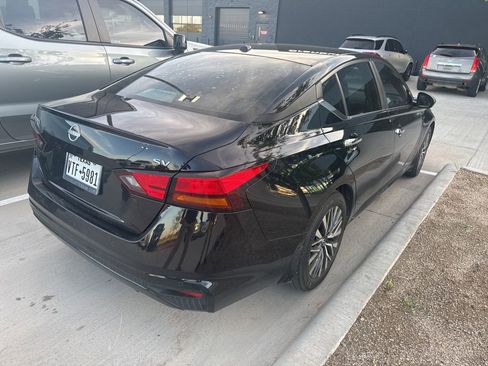 Used 2024 Nissan Altima 2.5 SV image 3