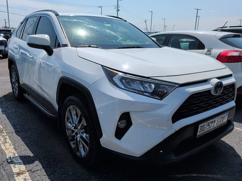 Used 2019 Toyota RAV4 XLE Premium w/ Cold Weather Package AWD/4WD image 2