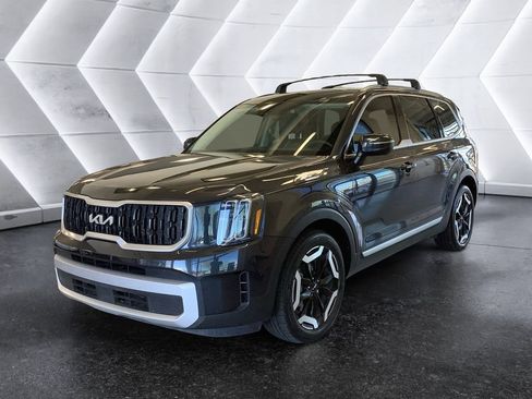Used 2025 Kia Telluride EX image 3