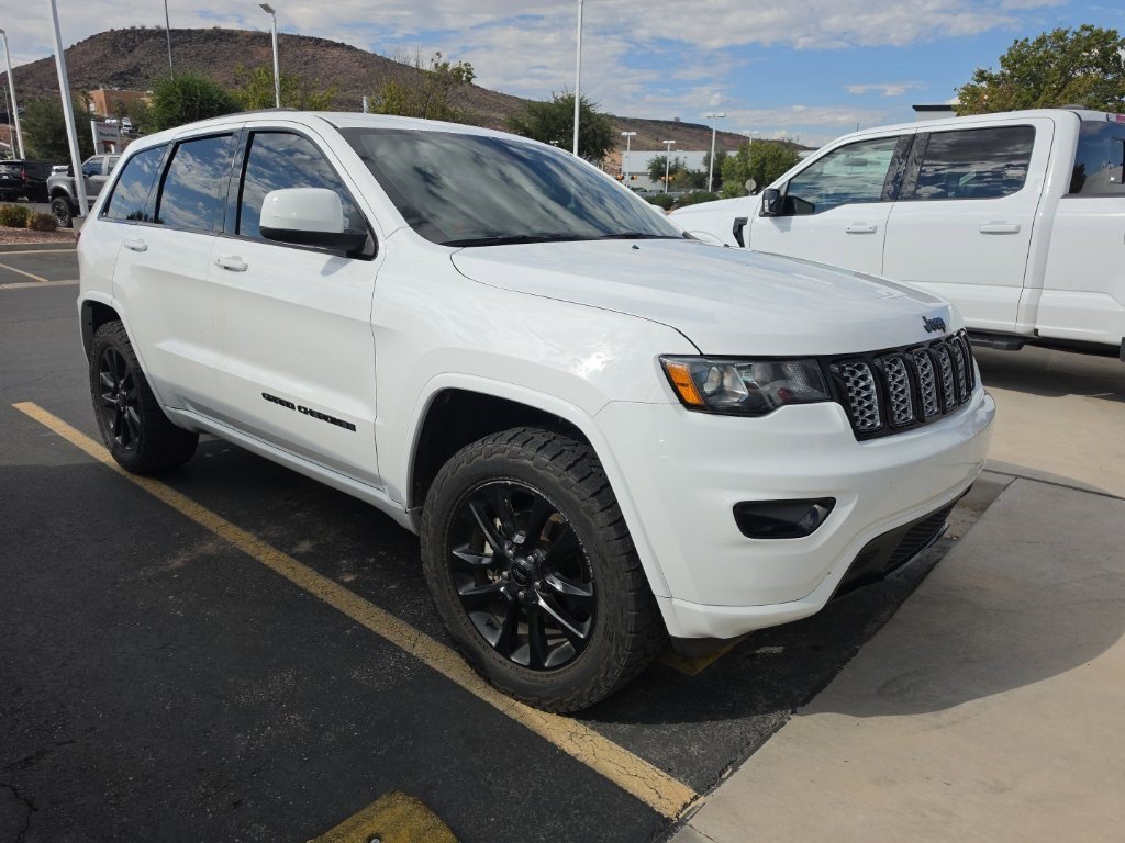 Used 2020 Jeep Grand Cherokee Altitude AWD/4WD image 2