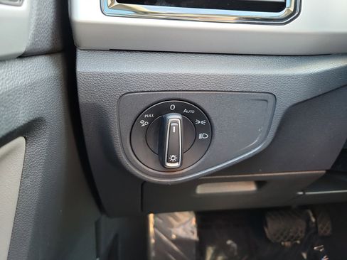 Used 2022 Volkswagen Atlas SE image 25