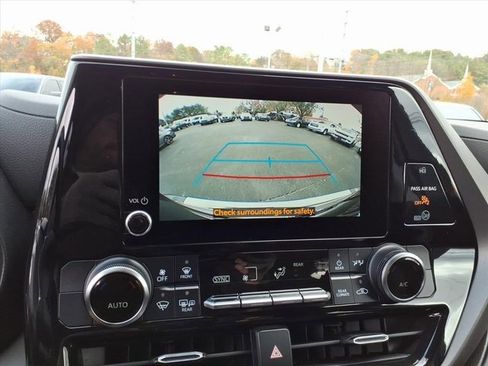 Used 2023 Toyota Highlander LE image 13