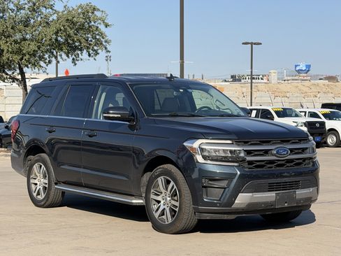 Used 2022 Ford Expedition XLT RWD image 2
