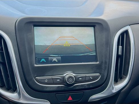 Used 2018 Chevrolet Equinox LT FWD image 10