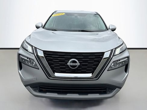 Used 2022 Nissan Rogue SV image 2