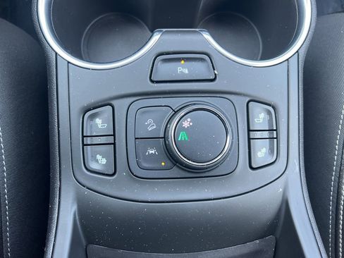 Certified 2022 GMC Terrain SLT w/ Infotainment Package II image 18