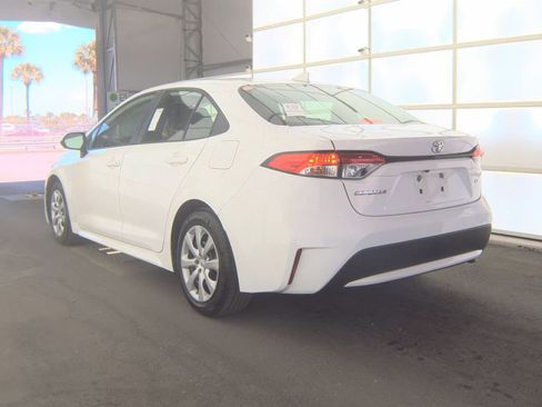 Used 2022 Toyota Corolla LE image 8