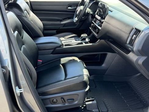 Certified 2025 Nissan Pathfinder SL image 27