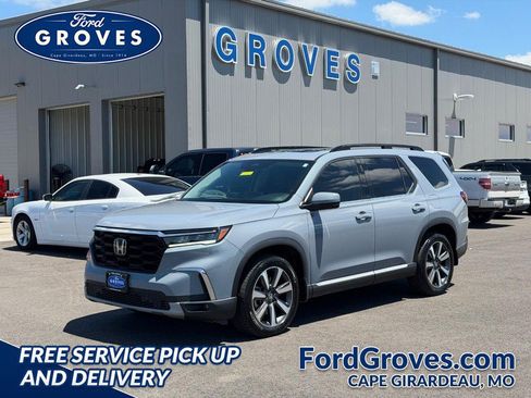 Used 2025 Honda Pilot Touring image 1