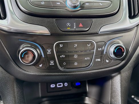 Used 2022 Chevrolet Equinox LT image 18
