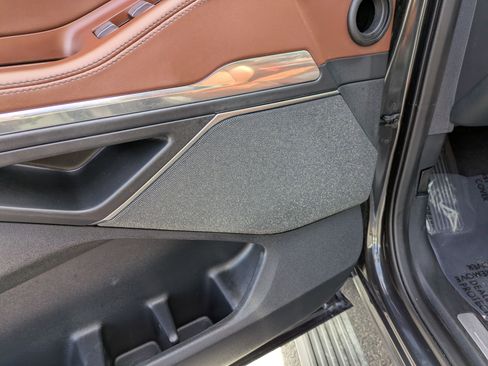 Used 2025 Lincoln Navigator Reserve image 13