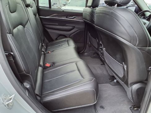 Used 2023 Jeep Grand Cherokee Limited w/ Luxury Tech Group II image 21