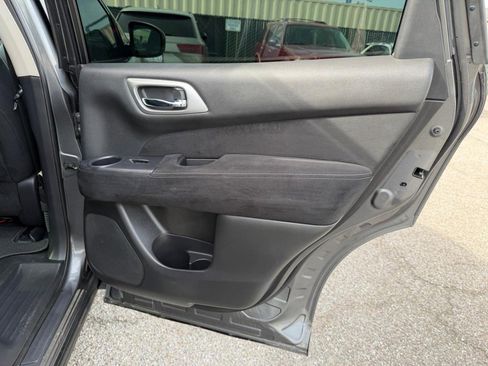 Used 2015 Nissan Pathfinder SV image 29