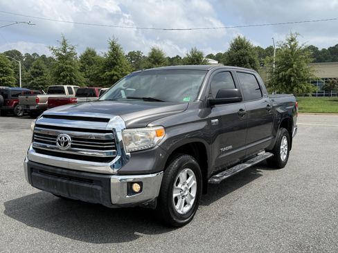Used 2016 Toyota Tundra SR5 w/ SR5 Upgrade Package image 1