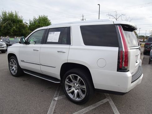 Used 2017 Cadillac Escalade Premium Luxury image 6