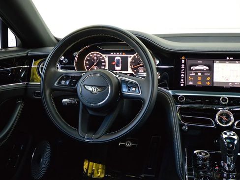 Used 2022 Bentley Flying Spur V8 image 33