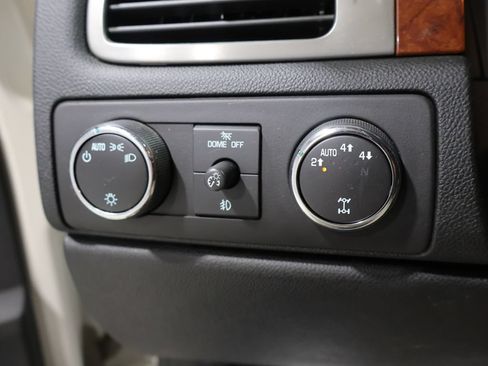 Used 2010 Chevrolet Avalanche LTZ AWD/4WD image 28