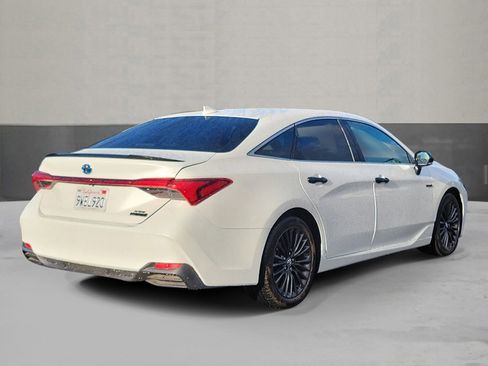 Used 2020 Toyota Avalon XSE image 2