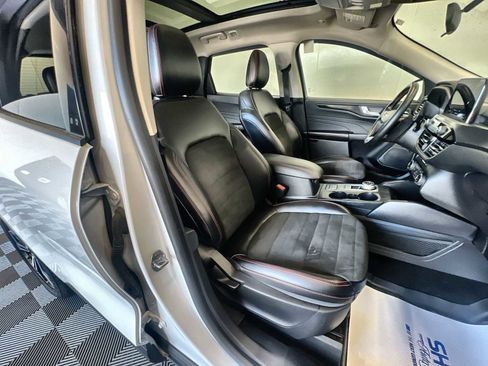 Used 2022 Ford Escape SEL w/ SEL Stealth AWD Package image 26