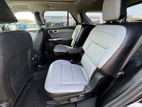 Used 2021 Ford Explorer XLT w/ Equipment Group 202A image 11