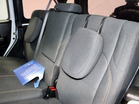 Used 2024 Jeep Wrangler Unlimited image 22