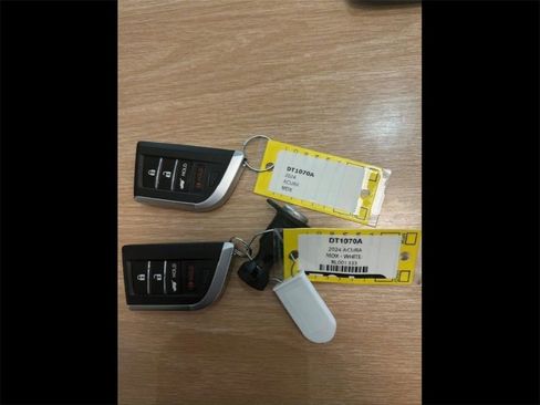 Used 2024 Acura MDX SH-AWD w/ Technology Package image 5