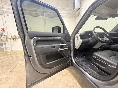 Used 2022 Land Rover Defender 110 S AWD/4WD image 31
