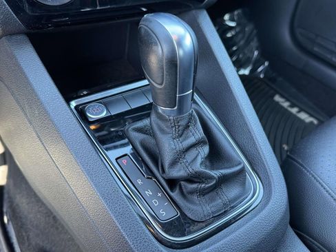 Used 2018 Volkswagen Jetta Sport image 21