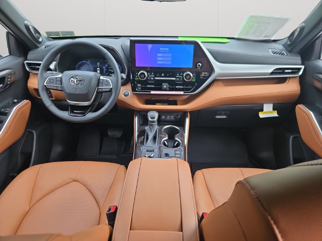 Certified 2026 Toyota Highlander Platinum AWD/4WD image 18