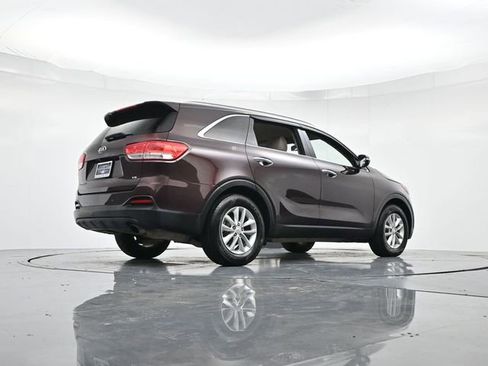 Used 2016 Kia Sorento LX w/ LX Convenience Package image 30