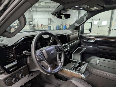 Used 2024 Chevrolet Silverado 2500 High Country w/ High Country Premium Package image 18