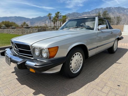 Used 1988 Mercedes-Benz 560 SL image 2