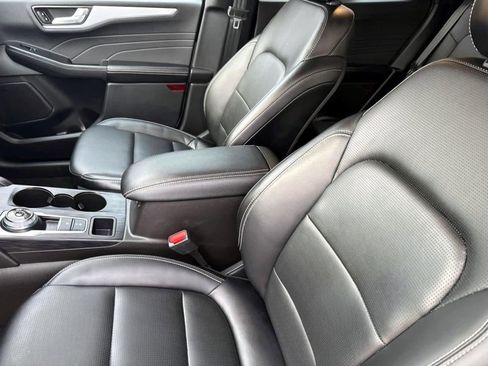 Used 2025 Ford Escape Platinum AWD/4WD image 18