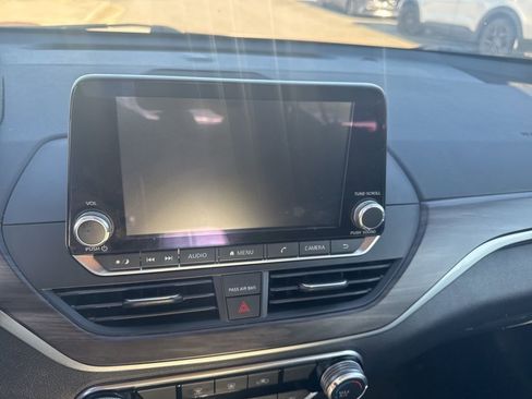 Used 2024 Nissan Altima 2.5 SV image 13