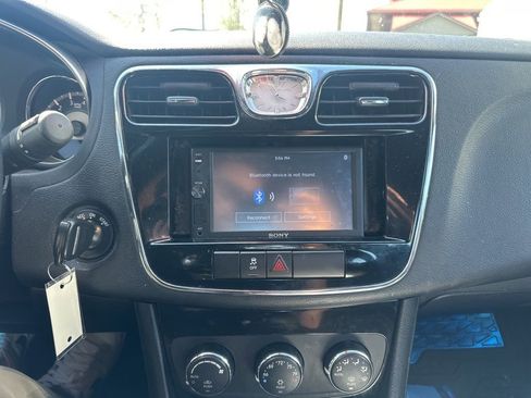 Used 2014 Chrysler 200 Touring image 7