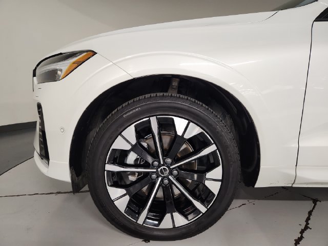 Certified 2026 Volvo XC60 B5 Plus AWD/4WD image 11