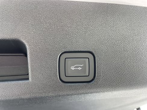 New 2025 GMC Acadia Elevation image 7