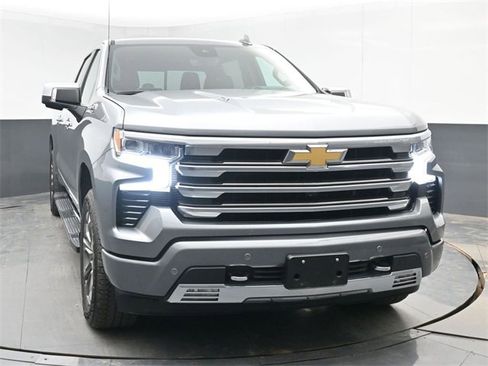 Used 2023 Chevrolet Silverado 1500 High Country w/ Technology Package image 3