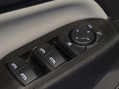 Used 2024 Chevrolet Equinox LS FWD image 27