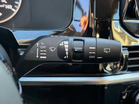 Used 2025 Nissan Pathfinder SL AWD/4WD image 24