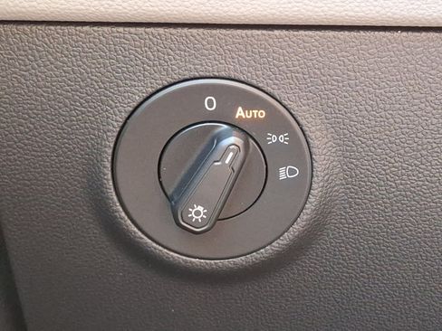 Used 2022 Volkswagen Taos SE w/ Driver Assistance Package image 25