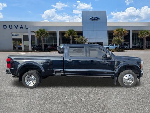 Used 2023 Ford F450 Lariat image 3
