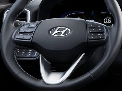 New 2025 Hyundai Venue SEL FWD image 15