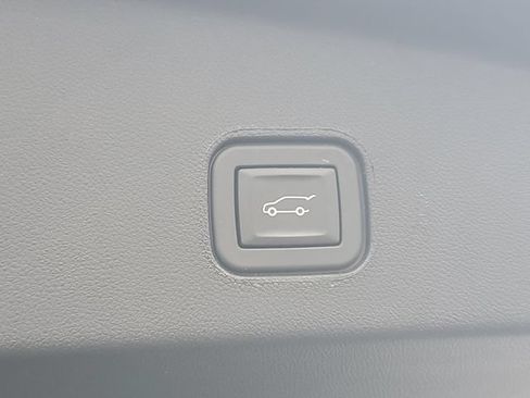 Certified 2024 Cadillac Lyriq Luxury AWD/4WD image 9