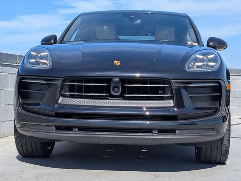 Certified 2025 Porsche Macan AWD/4WD image 8