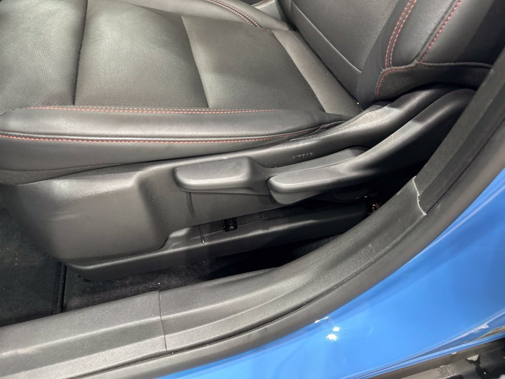Used 2024 Chevrolet Trax RS w/ Sunroof Package FWD image 11