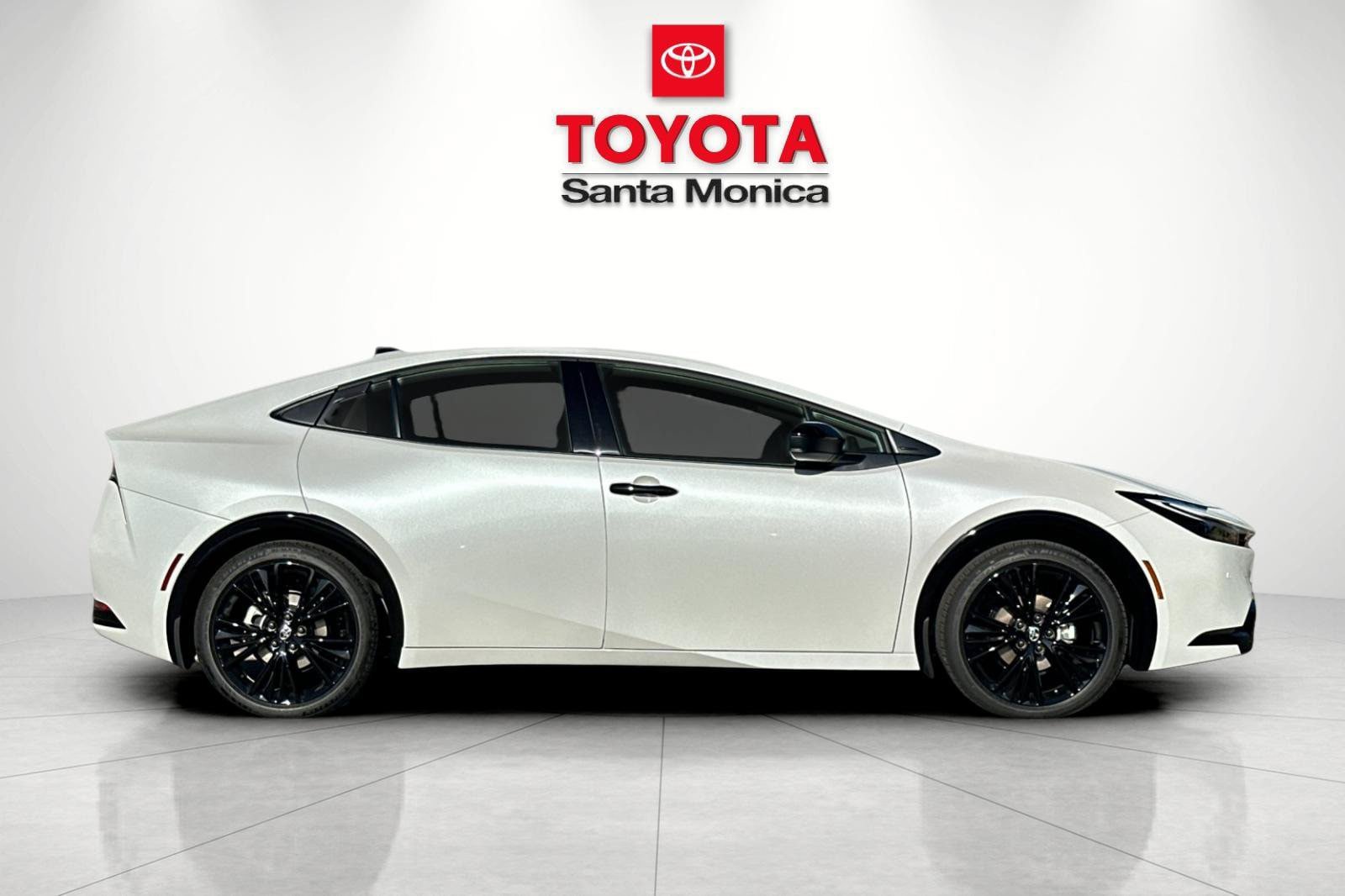 New 2027 Toyota Prius FWD image 2