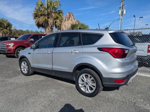 Used 2019 Ford Escape SE image 5
