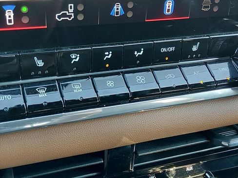 Used 2024 GMC Canyon AT4 w/ Technology Package AWD/4WD image 22
